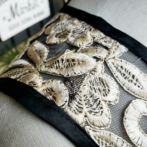 Shift Top /Gold with Black / Embroidery / Medium - Picture 3 of 5